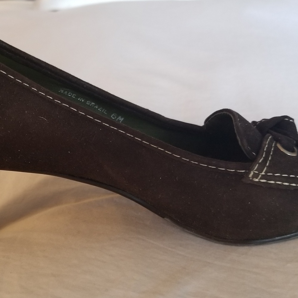 Shoes - Picture 2 of 4
